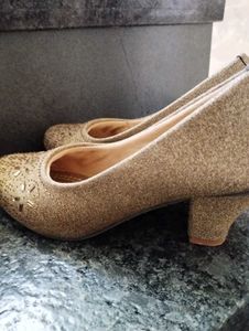 Sparkly ✨✨Gold Ballet Flats🎀