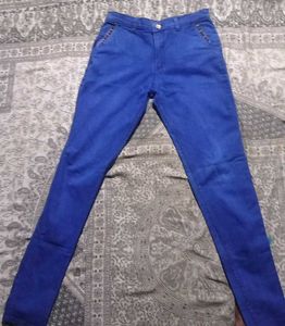 Unique Blue Jeans with Striped Pocket Detail