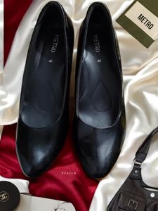 Metro Black formal pumps