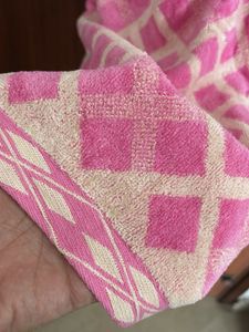 Pink &amp; White Diamond Pattern Bath Robe