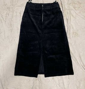 Valvet Skirt