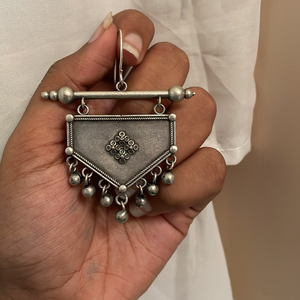 final offer *****unique silver look alike jhumkA very high quality