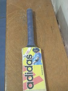 Cricket Bat + Free FlashTennis Ball