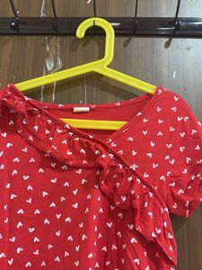 Red Girls T Shirt With Heard Print