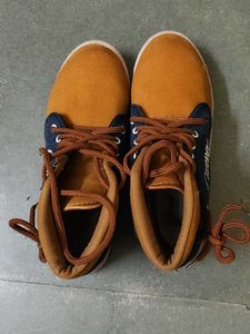Canvas shoes