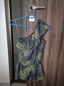 Chic One-Shoulder Top