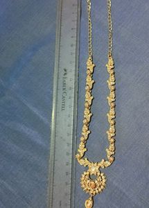 Stunning Golden Necklace With Earrings