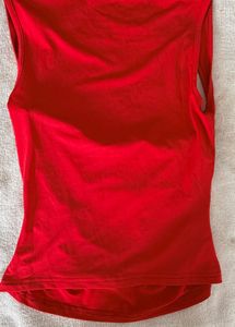 Chic Red Sleeveless Top