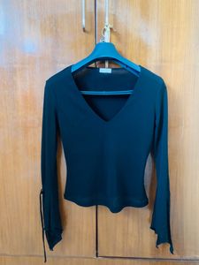 Black Deep Neck Top
