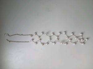 A pearl neck band