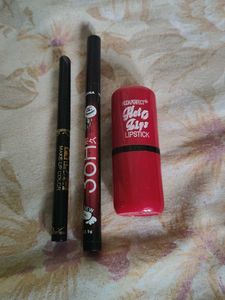 Kajal eyelinerand lipstick