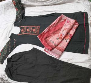 Elegant Embroidered Kurti with Dupatta