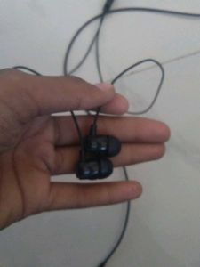 Black Wired Earbuds