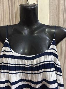 ⭕️B3G1⭕️ + 30 % Off On Combo Striped Layered Top