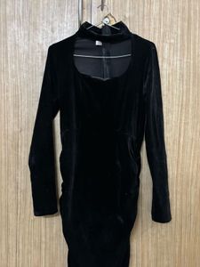 Black Bodycon Dress With Cutout