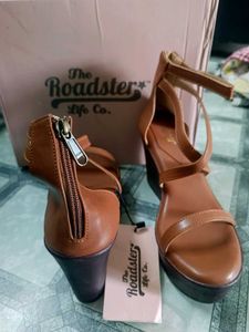 BRANDED ROADSTER WEDGES