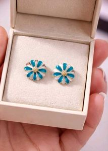 🌼Daisy Flower Stud Earrings