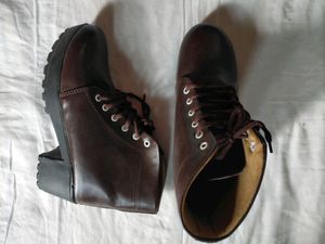 ZAPATOZ Women Brown Solid Heeled Boots