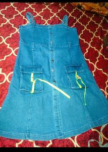 Combo Of Neon Top And Dungarees