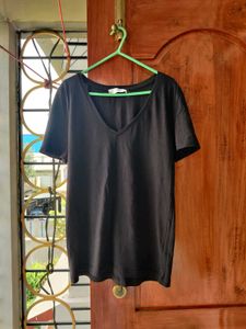 V-Neck Tshirt Black