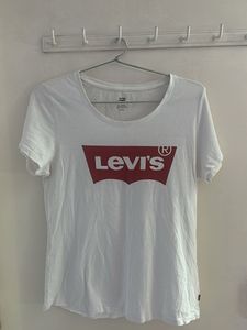 Levi's White Graphic Tee