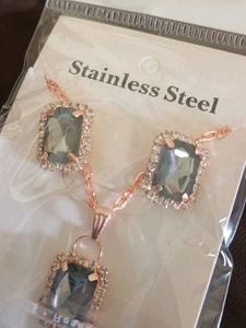Emerald Jewelry Set