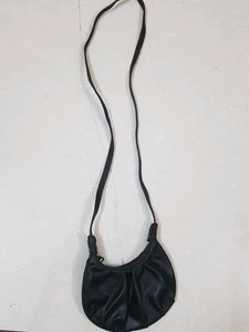 O19 Sling Bags