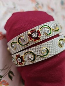Silver Bangle Set with Floral Detail