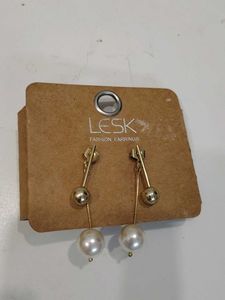 LESK Pearl Drop Earrings