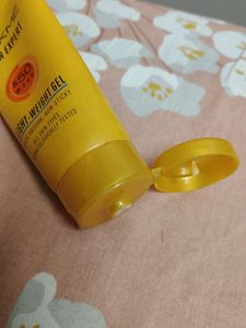 Lakme Sunscreen- Spf 50 PA+++ 100g