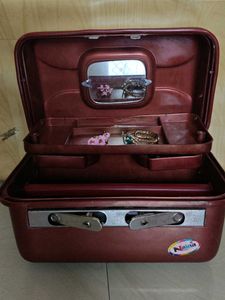 Naina Burgundy Luggage Case