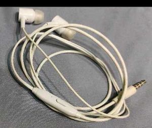 White Wired Earbuds