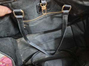 Louis Vuitton Elegant Black Handbag