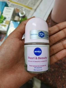 Nivea Pearl &amp; Beauty Roll On