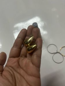 Bobbi Brown Mini Foundation With 3 Earrings