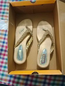 GOLD COLOUR HEELS