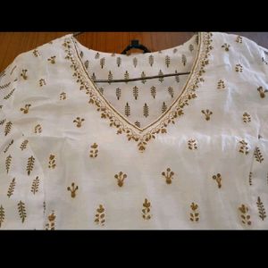 Like New Kurti White Colour No Stain Marks Just Gr