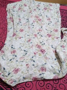 T-Shirt &amp; Floral Top Bundle - Size M. 2 Xl