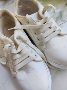 WHITE SNEAKERS