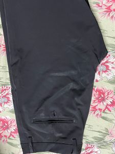Women Loose Fit High-rise Lint Free black Trouser