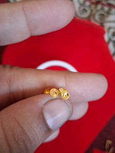 Beautiful New Flower Desine Studs 2 Pairs