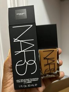 Light Reflecting Advanced Skincare Luminous satin