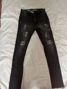 BLACK JEANS