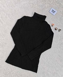 Uniqlo Classic Black Turtleneck Sweater