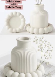 Ribbed Vase with Bubble Tray