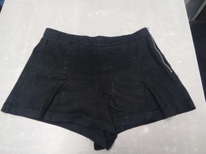 SWEEWE Black FAUX Shorts