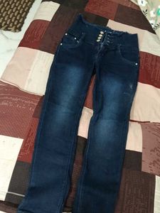 Frayed High-Waisted Jeans