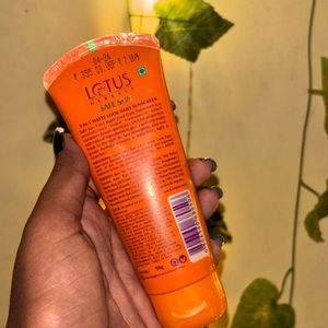 LOTUS HERBAL SUNSCREEN