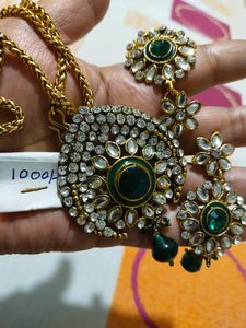 Pendent Set