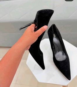Black Pumped Heel | ZARA